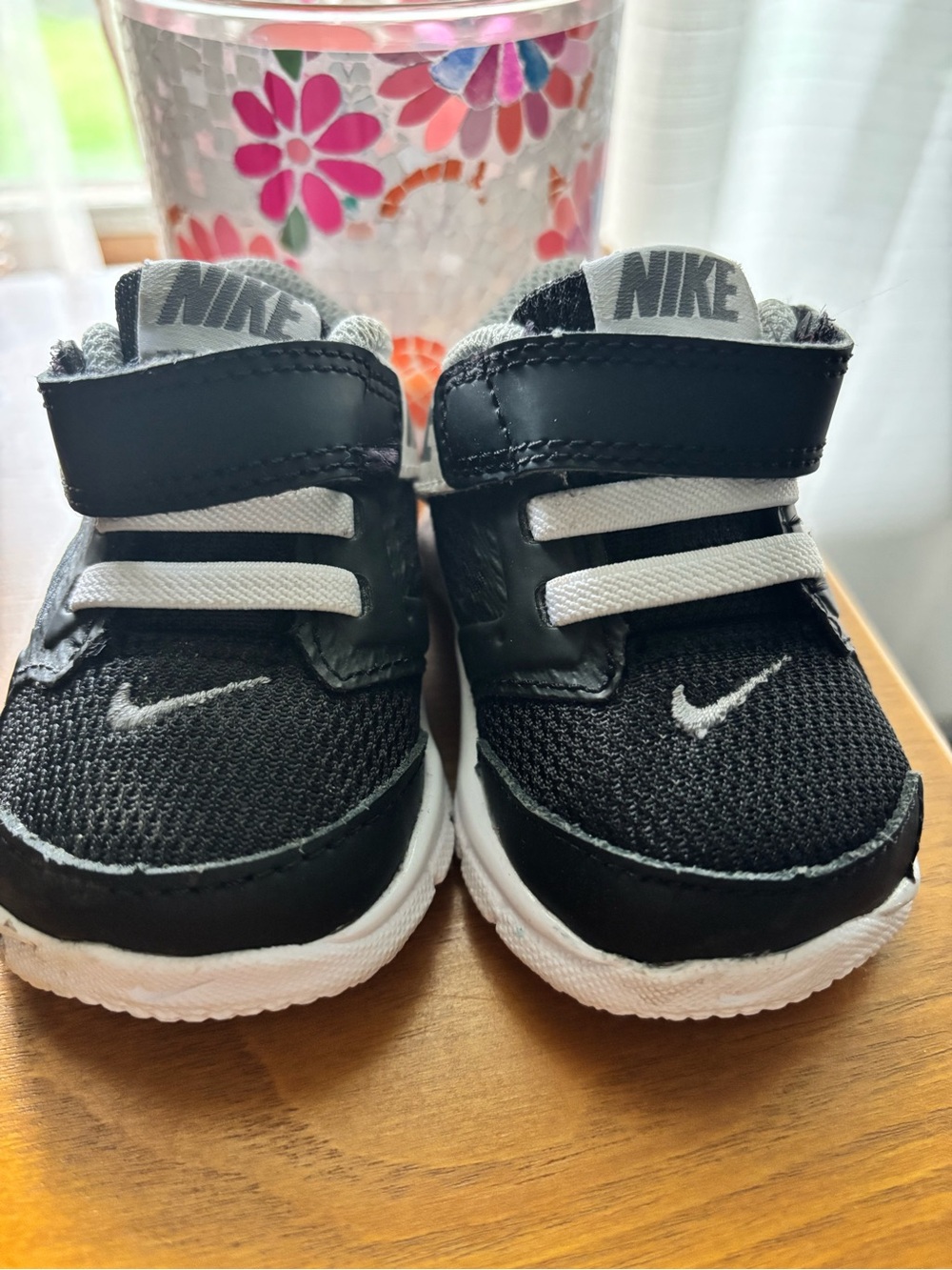 Nike Toddler Black & White Slip-On Athletic Shoes sz 2C